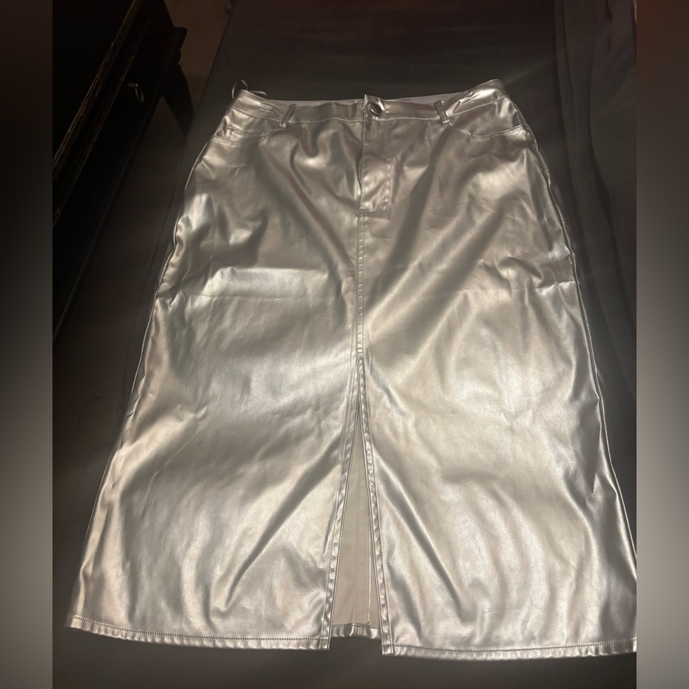 Chic Metallic Pencil Skirt